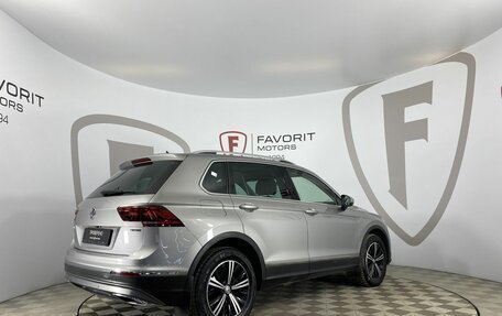 Volkswagen Tiguan II, 2018 год, 2 600 000 рублей, 6 фотография