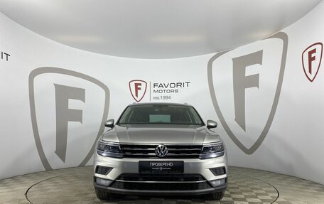 Volkswagen Tiguan II, 2018 год, 2 600 000 рублей, 2 фотография