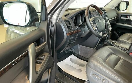 Toyota Land Cruiser 200, 2010 год, 3 649 999 рублей, 10 фотография