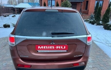 Mitsubishi Outlander III рестайлинг 3, 2012 год, 1 680 000 рублей, 2 фотография