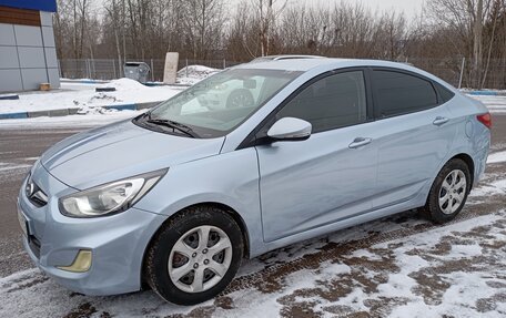 Hyundai Solaris II рестайлинг, 2012 год, 770 000 рублей, 3 фотография