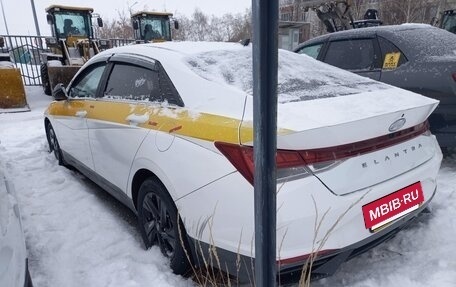 Hyundai Elantra, 2022 год, 1 990 000 рублей, 5 фотография