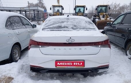 Hyundai Elantra, 2022 год, 1 990 000 рублей, 4 фотография