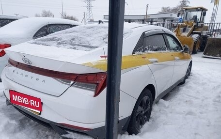 Hyundai Elantra, 2022 год, 1 990 000 рублей, 6 фотография