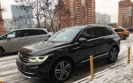 Volkswagen Tiguan II, 2021 год, 3 650 000 рублей, 1 фотография