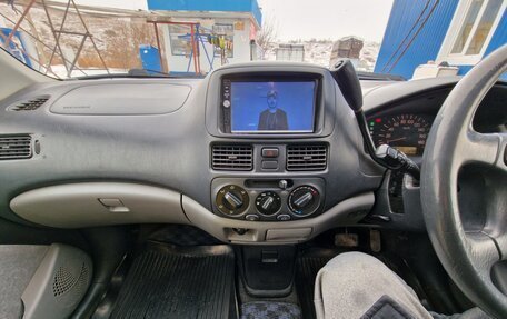 Toyota Raum I, 2002 год, 475 000 рублей, 2 фотография