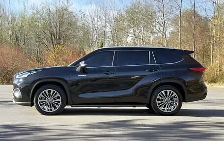 Toyota Highlander, 2022 год, 4 500 000 рублей, 3 фотография