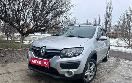 Renault Sandero II рестайлинг, 2015 год, 870 000 рублей, 1 фотография