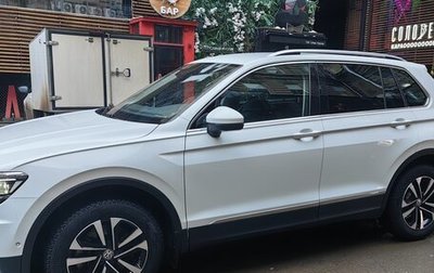 Volkswagen Tiguan II, 2019 год, 3 050 000 рублей, 1 фотография