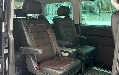 Volkswagen Multivan T6 рестайлинг, 2019 год, 5 450 000 рублей, 7 фотография