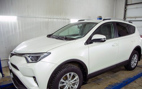 Toyota RAV4, 2017 год, 2 800 000 рублей, 24 фотография