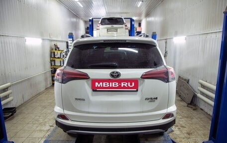 Toyota RAV4, 2017 год, 2 800 000 рублей, 33 фотография