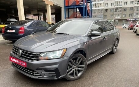 Volkswagen Passat B8 рестайлинг, 2017 год, 1 800 000 рублей, 13 фотография