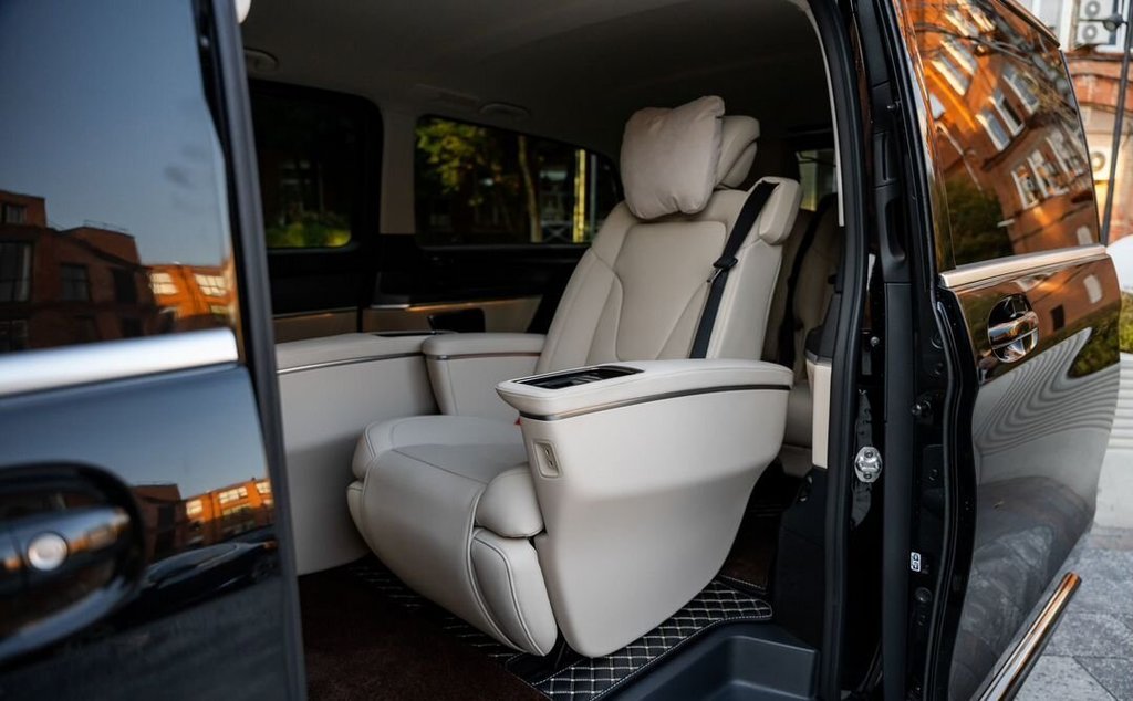Mercedes-Benz V-Класс, 2023 год, 14 000 000 рублей, 23 фотография