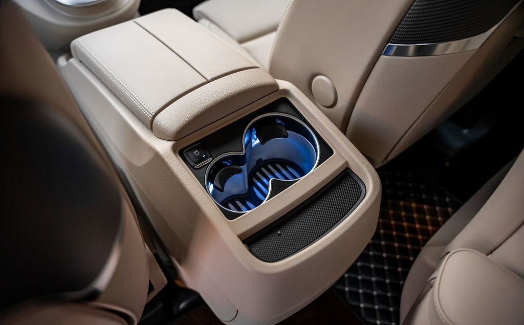 Mercedes-Benz V-Класс, 2023 год, 14 000 000 рублей, 22 фотография