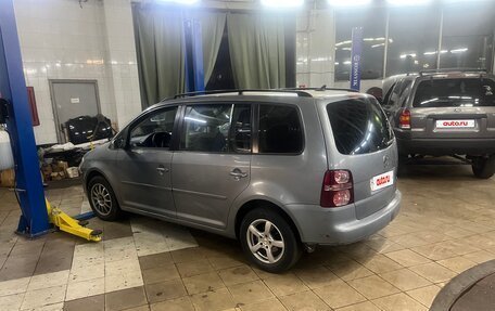 Volkswagen Touran III, 2008 год, 650 000 рублей, 2 фотография