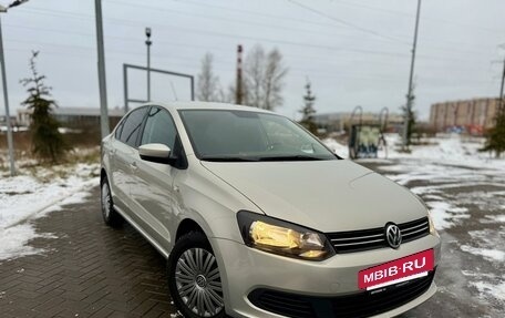 Volkswagen Polo VI (EU Market), 2011 год, 800 000 рублей, 2 фотография