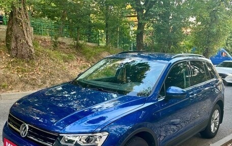 Volkswagen Tiguan II, 2020 год, 2 400 000 рублей, 2 фотография