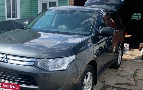 Mitsubishi Outlander III рестайлинг 3, 2014 год, 1 650 000 рублей, 3 фотография