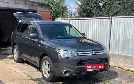 Mitsubishi Outlander III рестайлинг 3, 2014 год, 1 650 000 рублей, 4 фотография