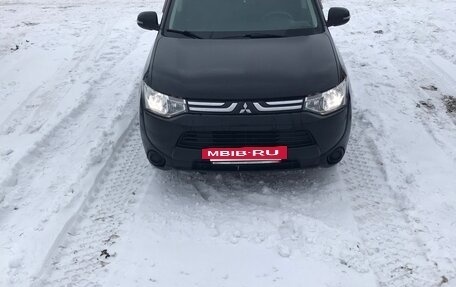 Mitsubishi Outlander III рестайлинг 3, 2012 год, 1 390 000 рублей, 4 фотография