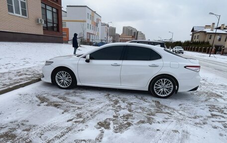 Toyota Camry, 2019 год, 3 100 000 рублей, 4 фотография