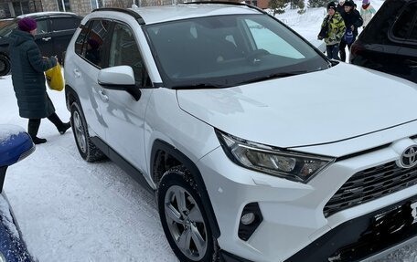 Toyota RAV4, 2020 год, 3 550 000 рублей, 4 фотография