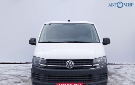 Volkswagen Transporter T6 рестайлинг, 2017 год, 1 990 000 рублей, 2 фотография