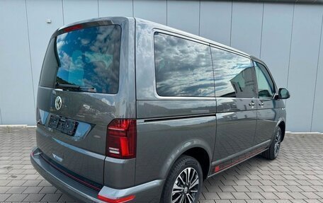 Volkswagen Caravelle T6 рестайлинг, 2024 год, 9 750 000 рублей, 4 фотография