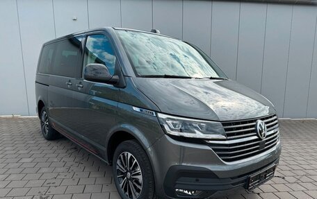 Volkswagen Caravelle T6 рестайлинг, 2024 год, 9 750 000 рублей, 2 фотография