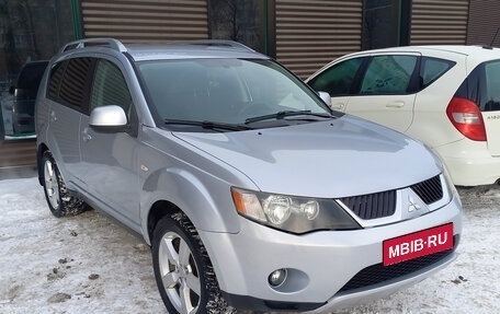 Mitsubishi Outlander III рестайлинг 3, 2008 год, 900 000 рублей, 1 фотография