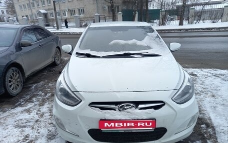 Hyundai Solaris II рестайлинг, 2013 год, 900 000 рублей, 2 фотография