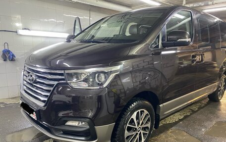 Hyundai Grand Starex Grand Starex I рестайлинг 2, 2018 год, 3 650 000 рублей, 2 фотография