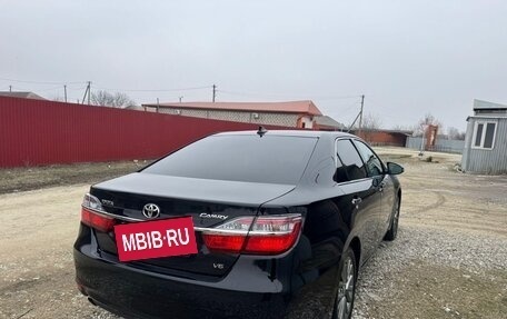 Toyota Camry, 2017 год, 2 390 000 рублей, 4 фотография