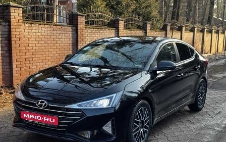 Hyundai Elantra VI рестайлинг, 2019 год, 1 375 000 рублей, 2 фотография