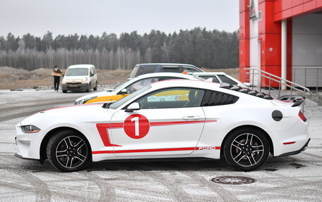 Ford Mustang VI рестайлинг, 2021 год, 3 100 000 рублей, 6 фотография