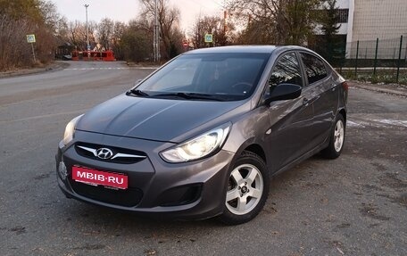 Hyundai Solaris II рестайлинг, 2011 год, 560 000 рублей, 1 фотография