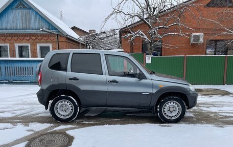 Chevrolet Niva I рестайлинг, 2010 год, 750 000 рублей, 4 фотография