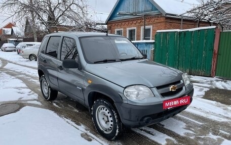 Chevrolet Niva I рестайлинг, 2010 год, 750 000 рублей, 3 фотография