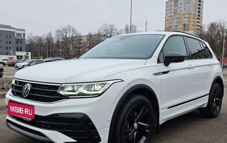 Volkswagen Tiguan II, 2021 год, 4 800 000 рублей, 2 фотография