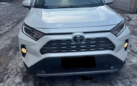 Toyota RAV4, 2020 год, 2 800 000 рублей, 3 фотография