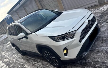 Toyota RAV4, 2020 год, 2 800 000 рублей, 2 фотография