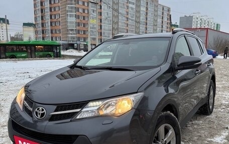 Toyota RAV4, 2015 год, 1 800 000 рублей, 2 фотография