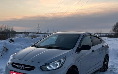 Hyundai Solaris II рестайлинг, 2011 год, 910 000 рублей, 1 фотография