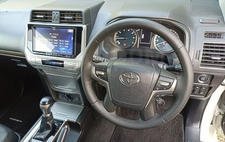 Toyota Land Cruiser Prado 150 рестайлинг 2, 2018 год, 5 000 000 рублей, 19 фотография