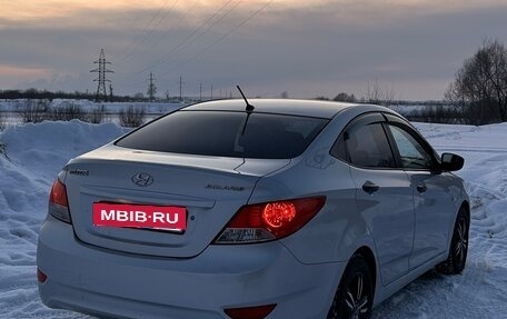 Hyundai Solaris II рестайлинг, 2011 год, 910 000 рублей, 4 фотография