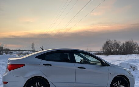 Hyundai Solaris II рестайлинг, 2011 год, 910 000 рублей, 5 фотография