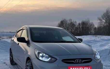 Hyundai Solaris II рестайлинг, 2011 год, 910 000 рублей, 6 фотография