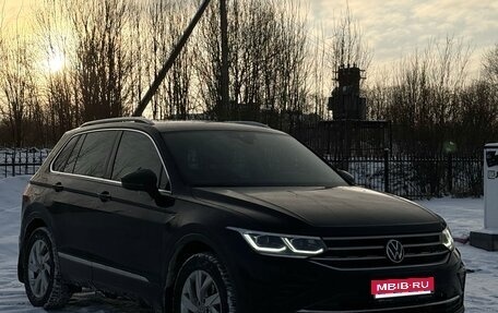 Volkswagen Tiguan II, 2021 год, 3 590 000 рублей, 1 фотография