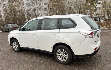 Mitsubishi Outlander III рестайлинг 3, 2013 год, 1 350 000 рублей, 3 фотография